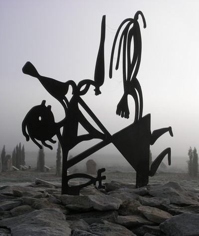 Escultura sobre el ritual expositorio a los buitres practicado por los vacceos